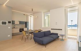 Mareluna Crescent - Luxury Seafront Experience